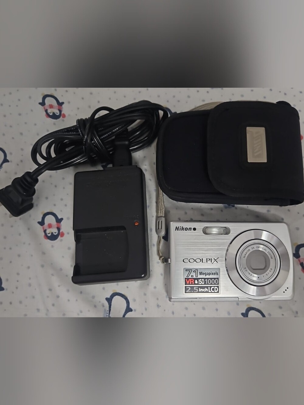 Nikon Coolpix S200 7.1MP Digital Camera (working)